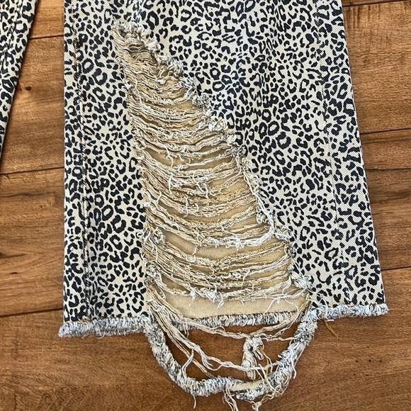 POL Chetah Wide Leg Destroyed Hem Jeans - Picture 6 of 13